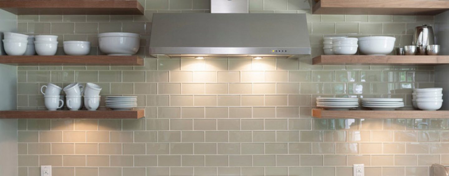 Remontujemy kuchnię – jakie materiały wybrać na ściany i podłogi?