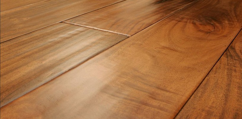 Porysowany panel podłogowy – jak go naprawić?