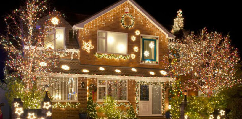 Świąteczne oświetlenie domu – jakie wymagania techniczne musi spełniać?